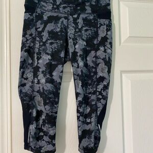 Women’s Athleta Black and Gray Patterned Running Leggings